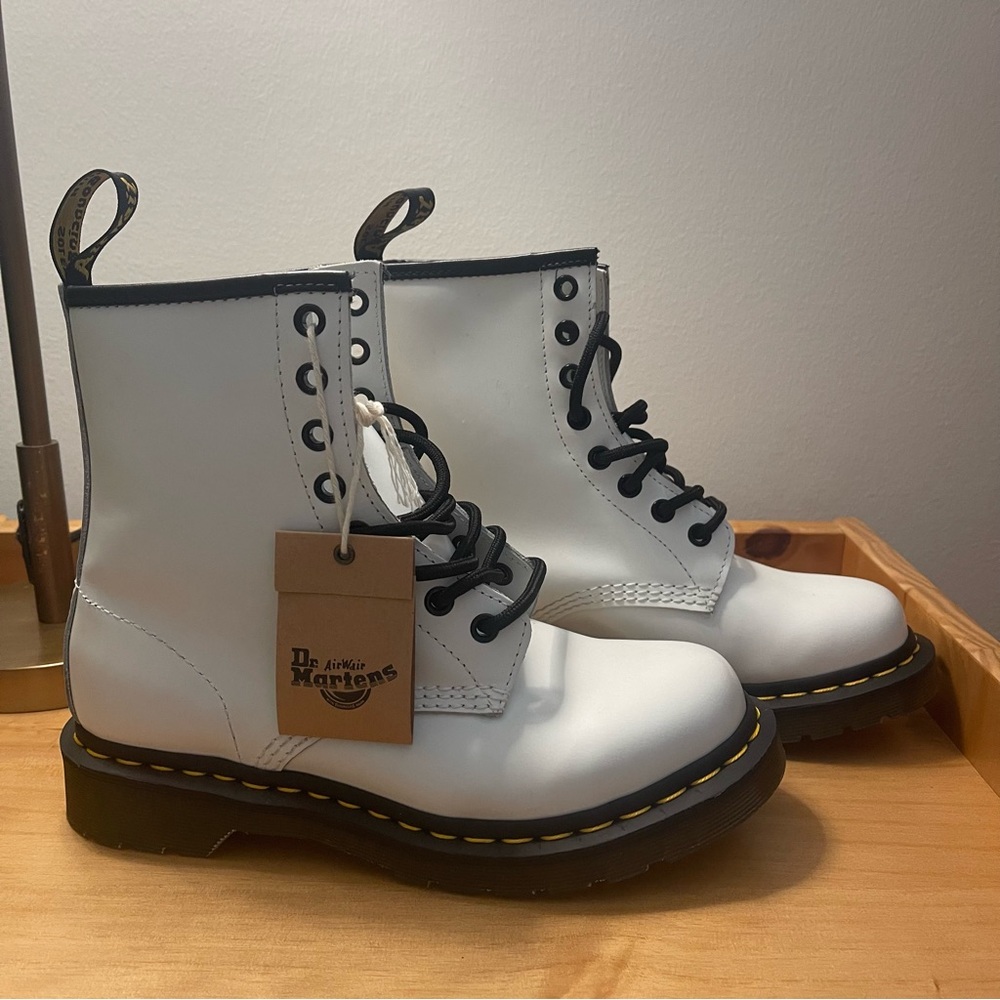 Dr. Doc Martens Air Wave NWT 1460 White Smooth Leather Lace Up Boots